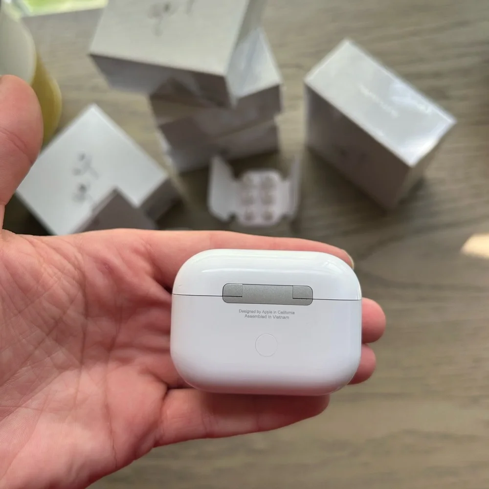Apple White Wireless Earbuds